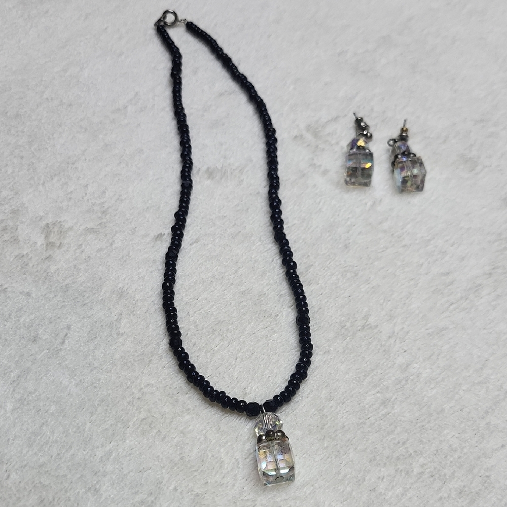 Jewlry | Crystal Necklace with Iridescent Pendant |J2 - Picture 2 of 8